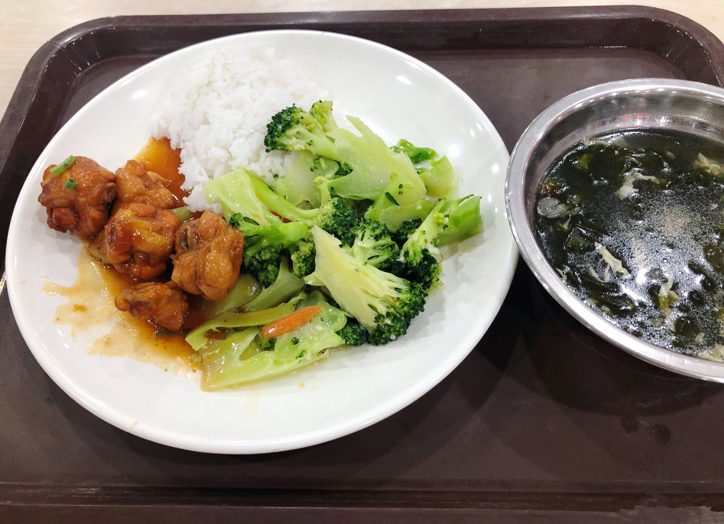 厦门大学食堂有多好？中式大厨做盘菜6元，米饭免费10年，值了