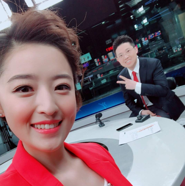 天下足球美女主持人杨茗茗(央视"最美"女主播杨茗茗,因睡过头丢掉工作