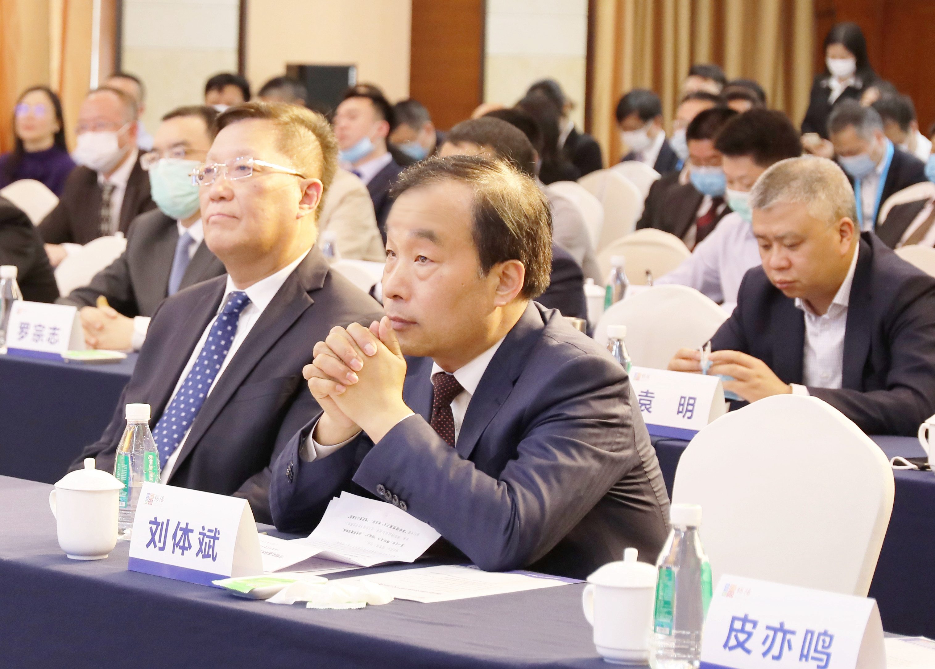 湖北仙桃藏市“A股大掌柜”：58岁接“帅印”，执掌559亿商业帝国