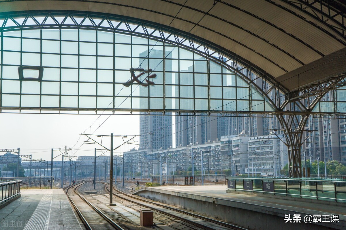 我，工作10年的铁路职工，看似光鲜高薪，其实活得像个笑话