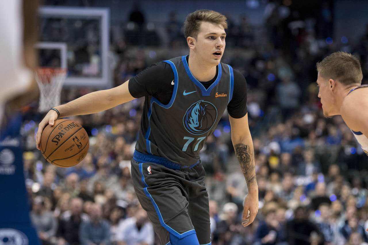 老鹰为啥不提前选东契奇（东契奇是NBA巨星，可当年选秀竟被老鹰队直接交易，这是为什么？）-趣拿体育