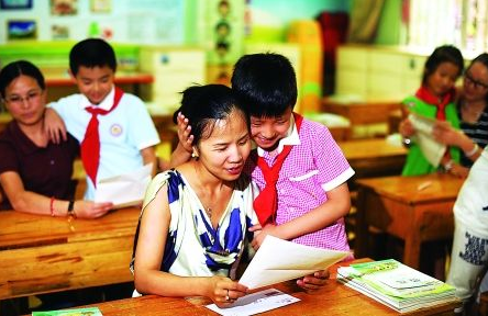 小学生靠传纸条绝交，霸气中透露着卑微，友谊的小船就这么翻了？