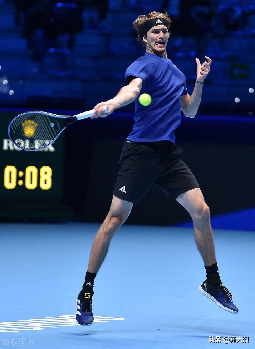 兹维列夫德约科维奇（兹维列夫：1年内2次击败世界第1德约科维奇，挺进总决赛争冠赛）