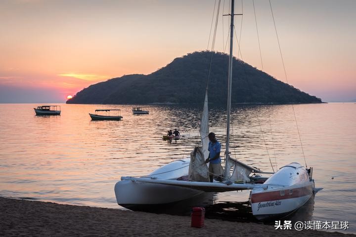 马拉维湖(200个鄱阳湖容量的马拉维湖，如何成非洲三国角逐主战场？)