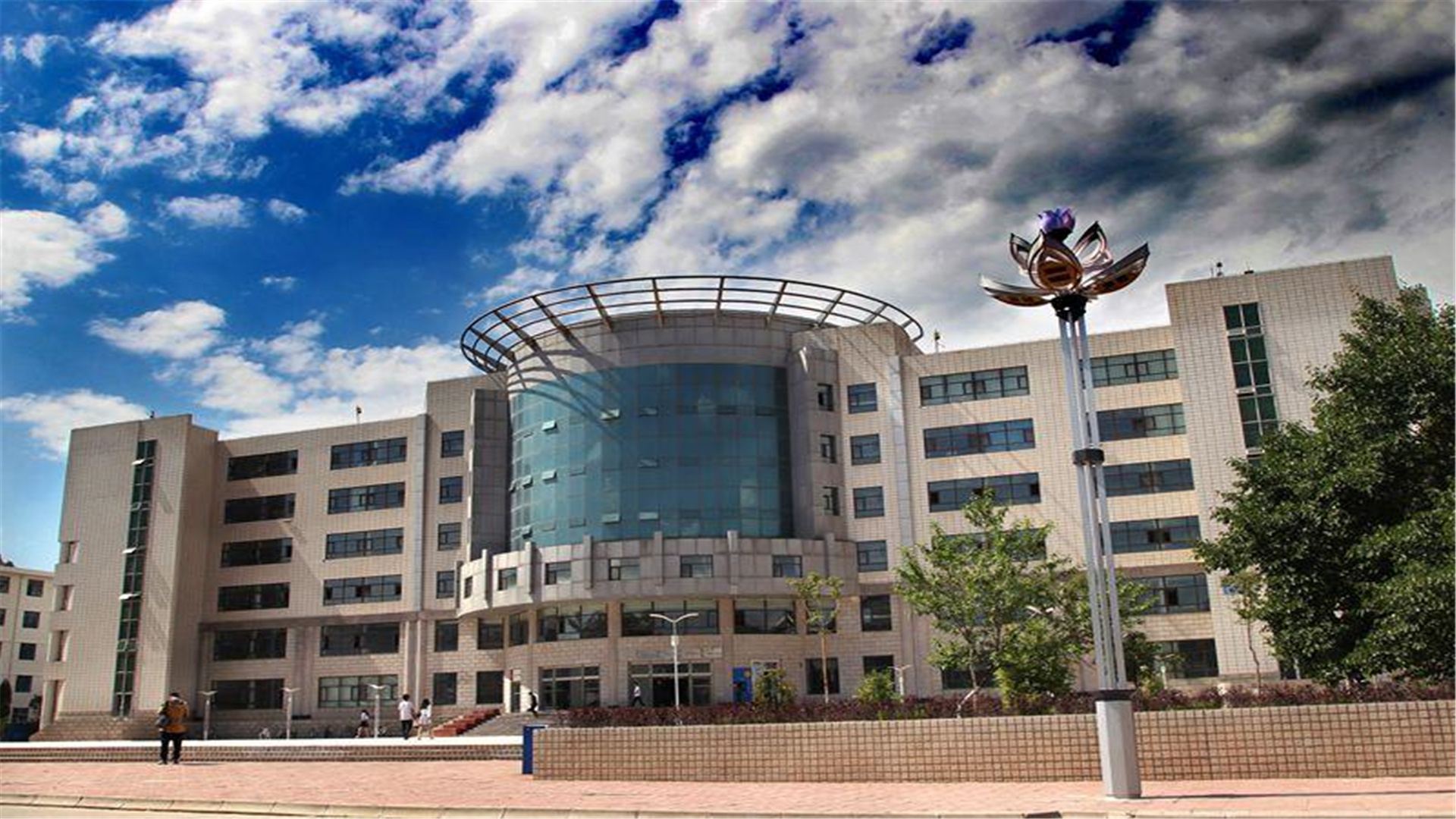 这2所“心酸”的211大学，评估表现不佳，还不如二本院校