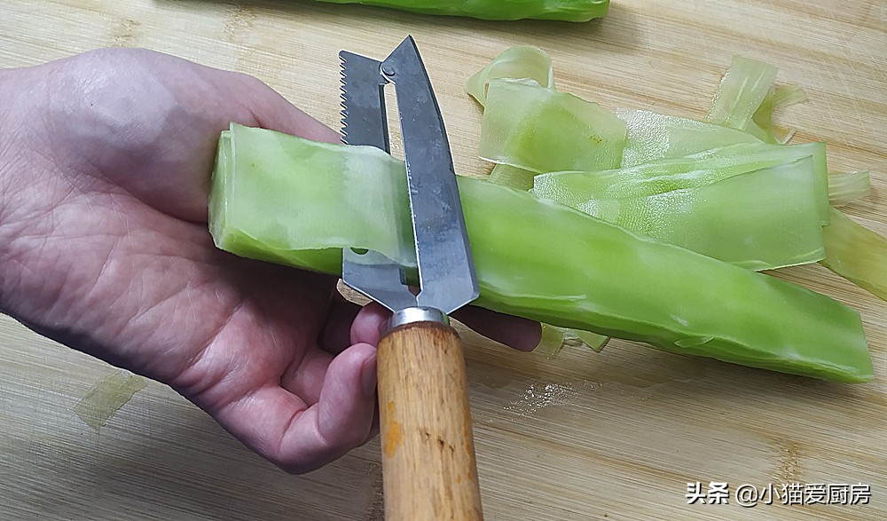 凉拌莴笋怎么做（凉拌莴笋用这秘制料汁做酸辣开胃）