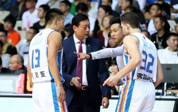 广东体育在线NBA直播(央视今日节目单 CCTV5 直播CBA广东vs上海 CCTV5直播NBA最前线)