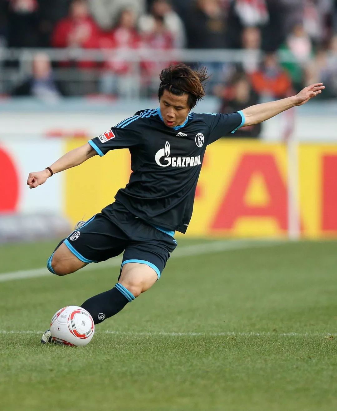 沙尔克完成冬窗第三签(蒿俊闵:沙尔克04在中国的矿迷不容小觑!