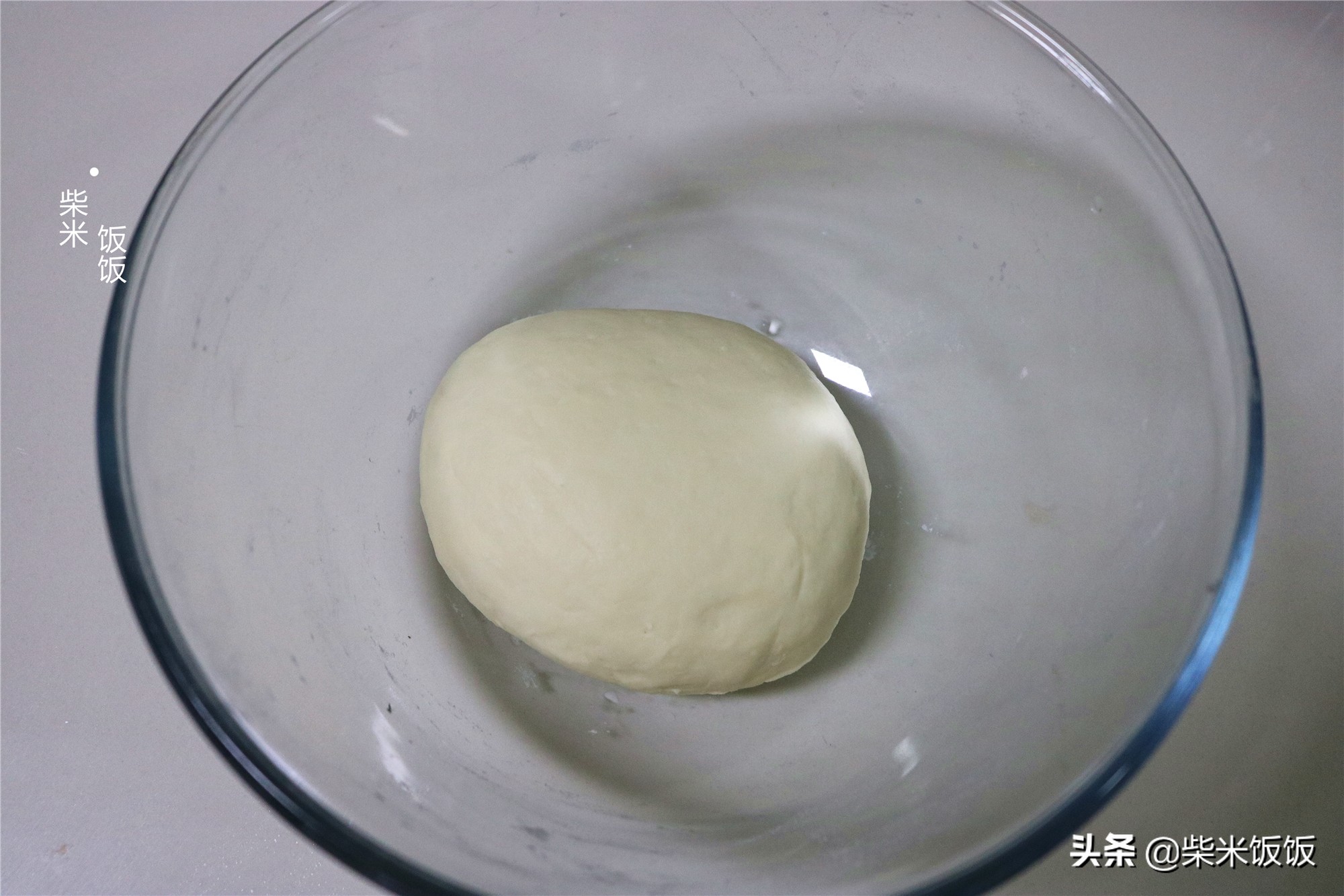 韭菜盒子这样做，柔软筋道不破皮，鲜香又多汁，太好吃了