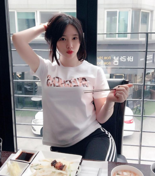 百变的韩国知名的模特兼直播主kimbitnara818195