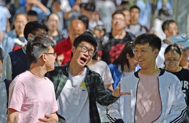 高考、中考来临之际，给考生穿什么衣服好？细心的家长这样搭配