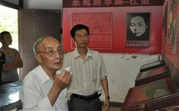 1953年乡村教师被判死刑，行刑前委屈大喊：我为江姐做过很多事