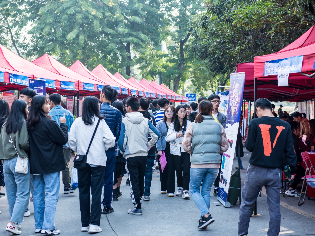 常见的就业信息陷阱有哪些（毕业求职小心这6个陷阱）