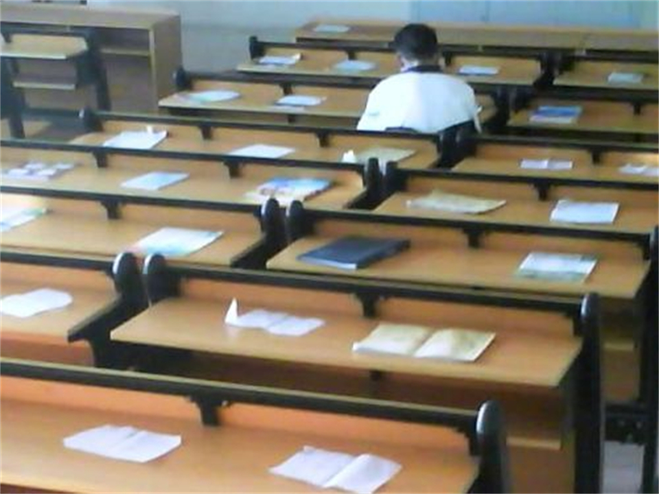 名校抢座现象多严重？看完清华的抢座照片，才知道差距这么大