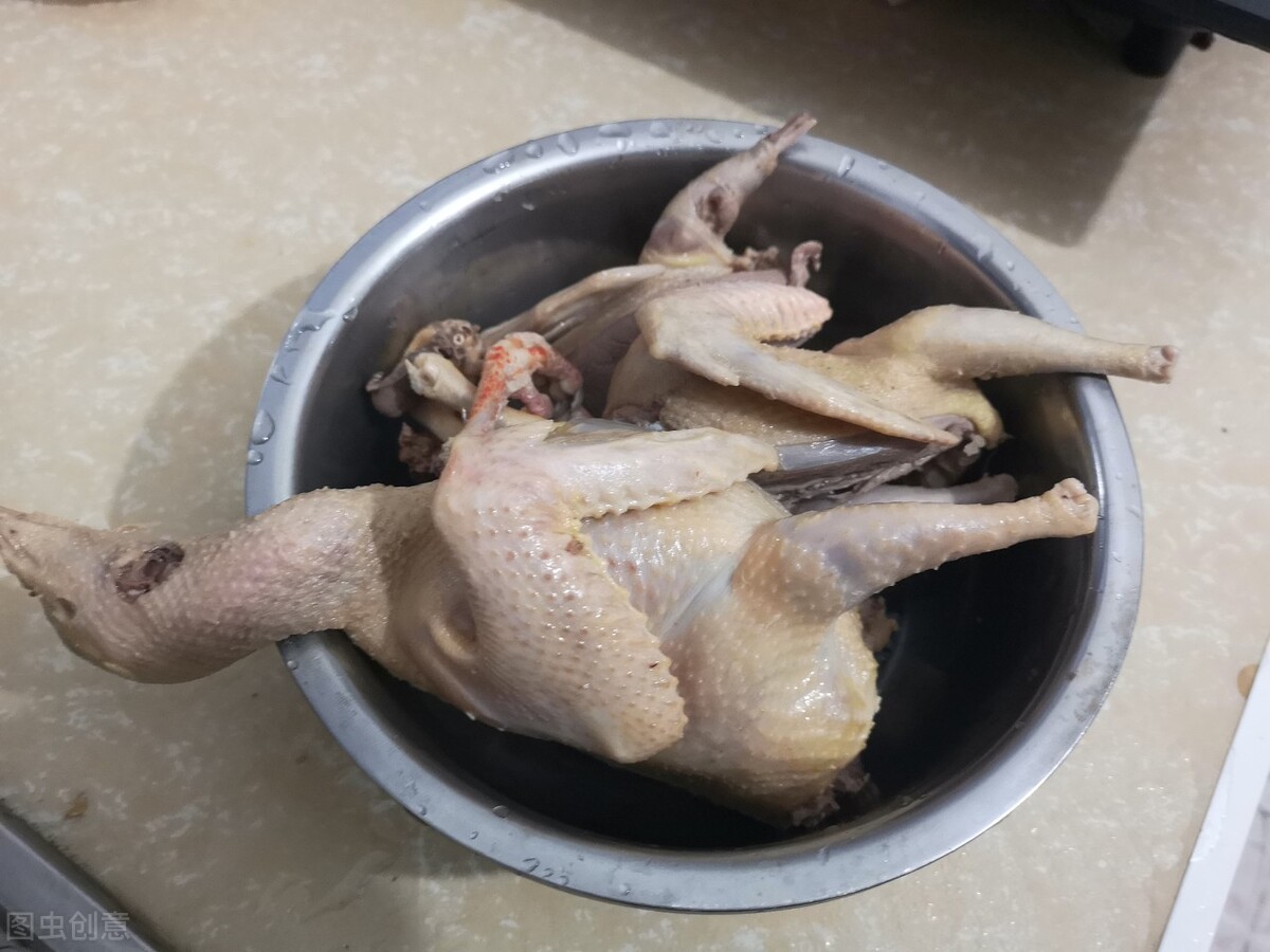 炖鸽子汤，要不要焯水？老师傅教你做法，汤鲜味美，营养不流失