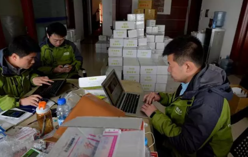 985名校博士毕业，他带领硕博团队