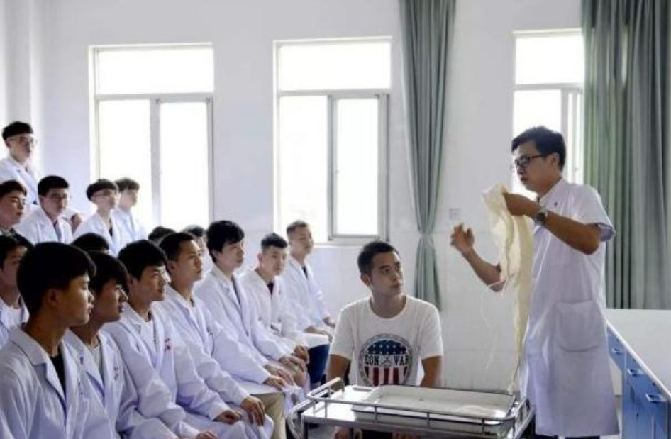 临床医学专业，“五年制”和“八年制”该如何选择，想学医要了解