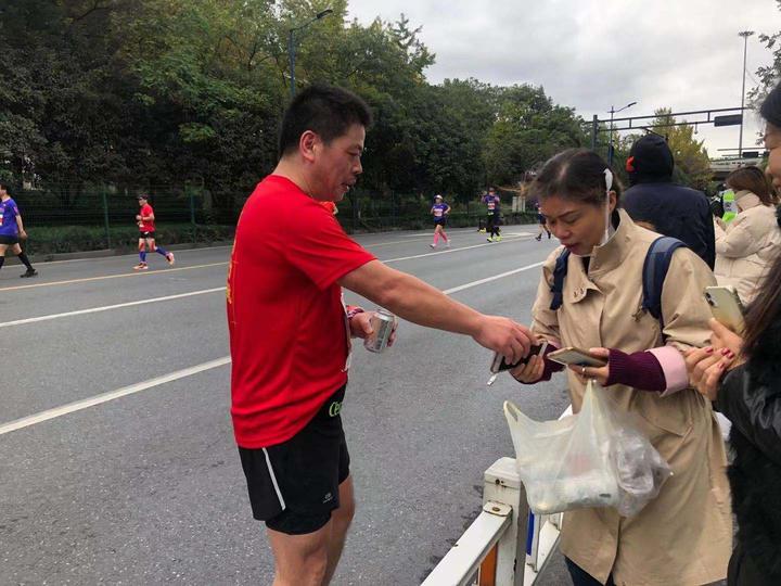 杭州马拉松杭州马拉松直播(非常时期的杭州马拉松，2020再难也要一起跑)