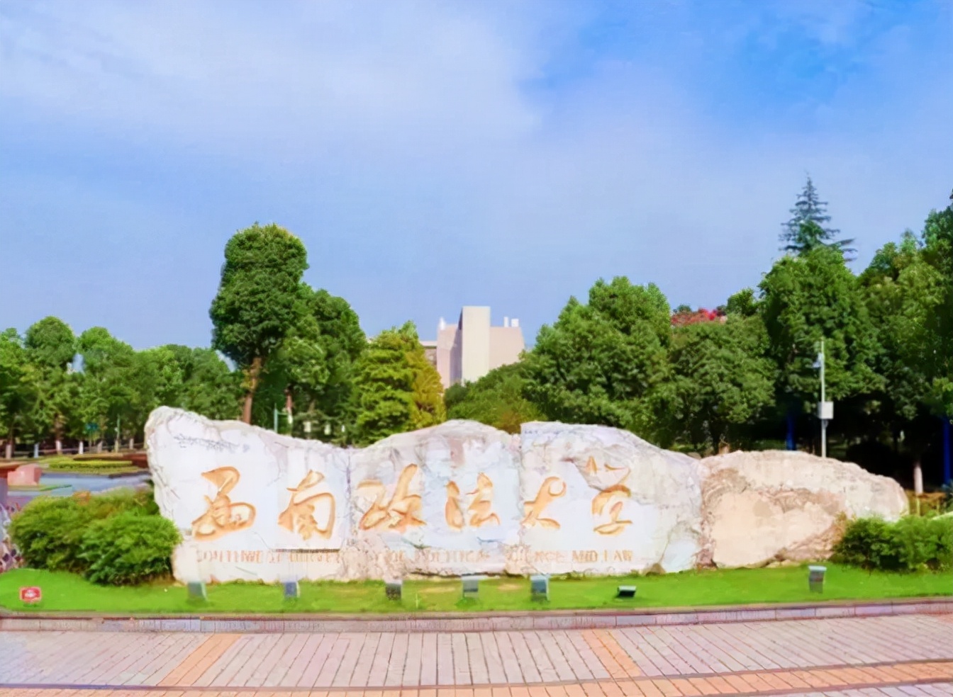 重庆云阳初中男老师走红，长相阳光帅气，网友：我想回去读书