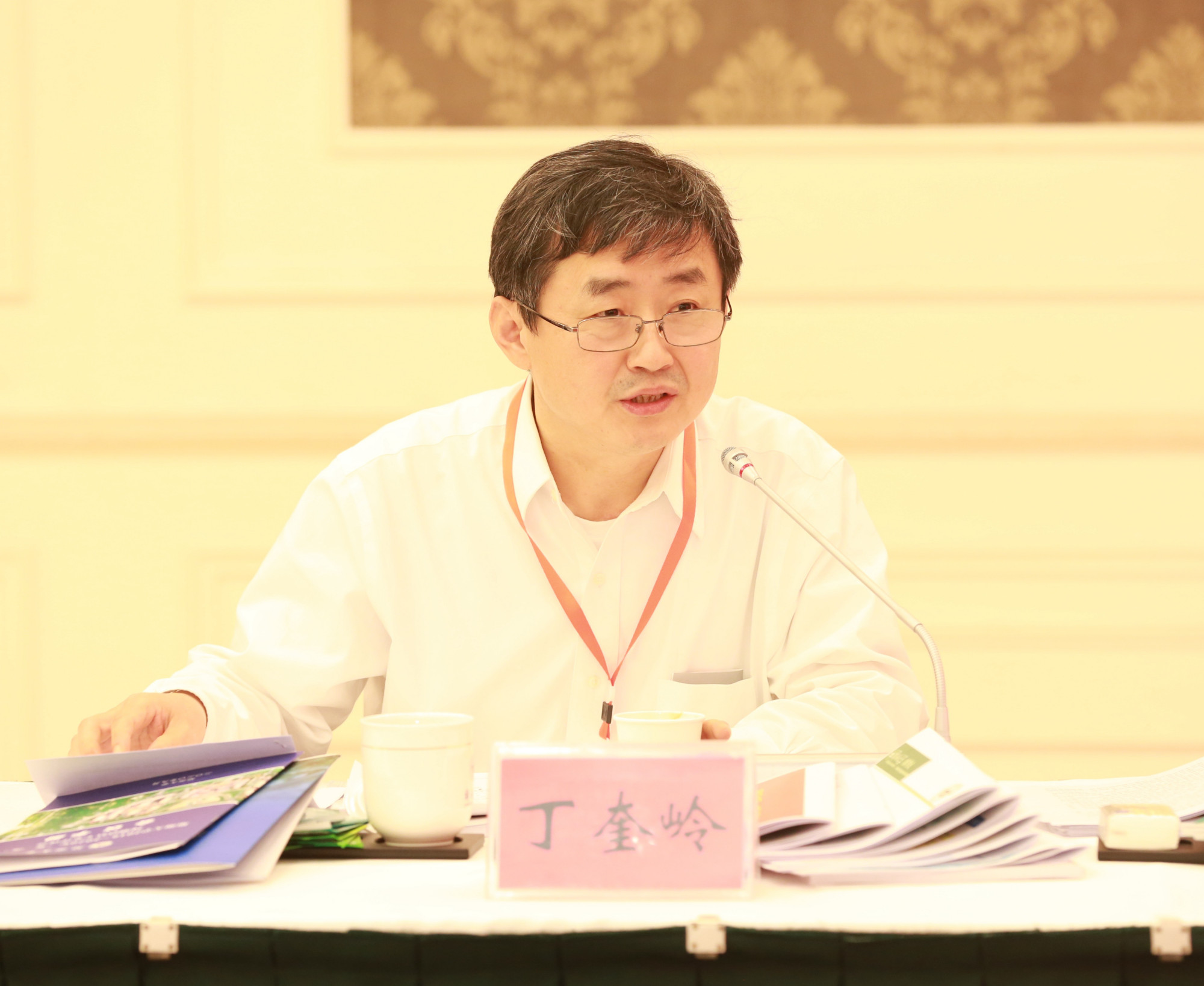 季麟,郑州大学教授,中国工程院院士,曾任西北稀有金属材料研究院院长