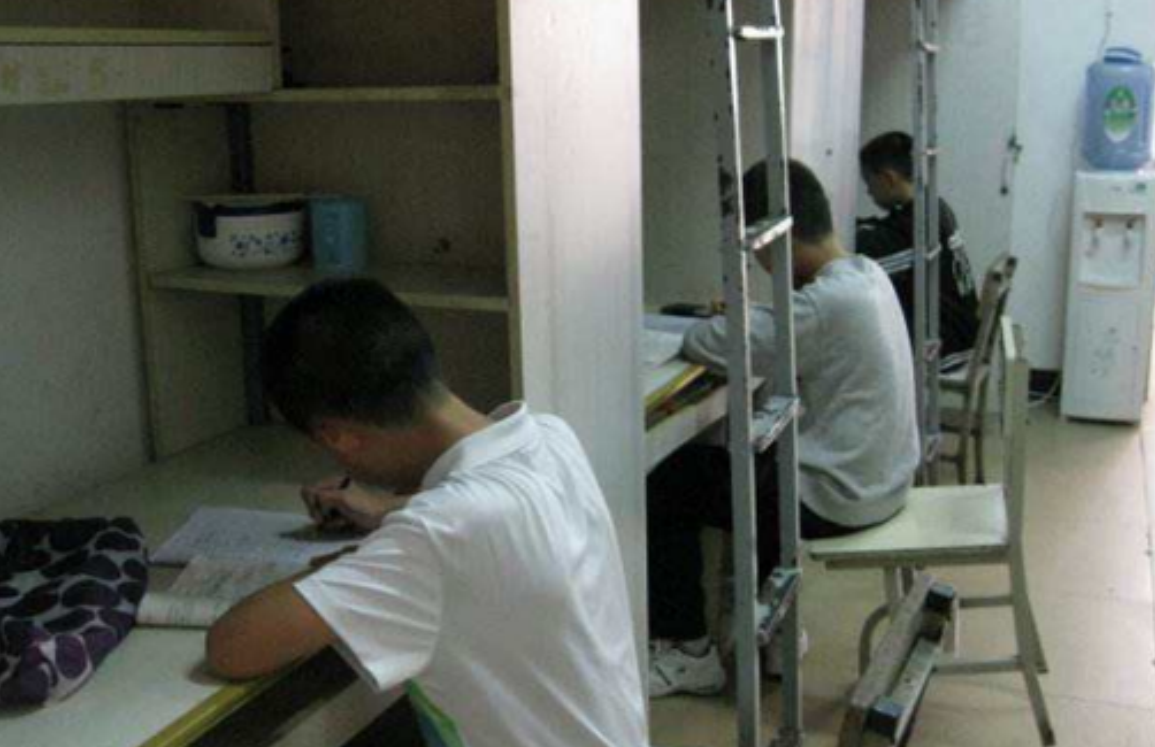 大学宿舍不是你的“私人寝宫”，4种行为要注意，不然容易遭人嫌