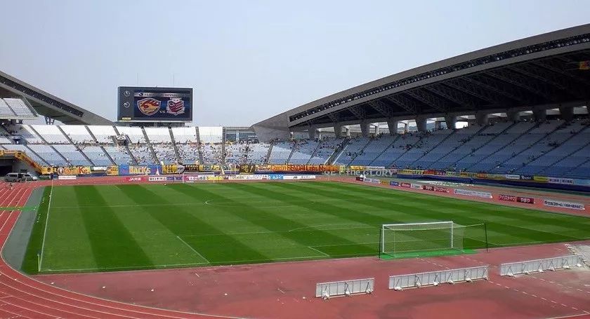 大阪世界杯足球场在哪(足球场馆经济学：城市为大赛量身打造体育场，值吗？)