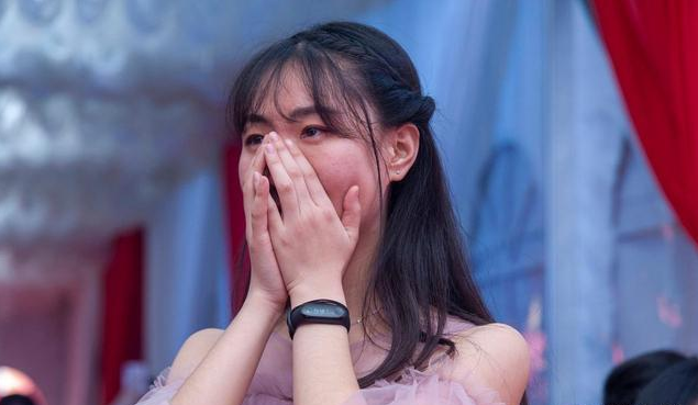 婆家买房抵彩礼，亲妈阻止女儿出装修费，未婚夫最后做法令人称赞