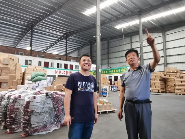 24年前卖货车被骗，父亲发誓不再买车，却因为儿子买了价值400万的“4头11挂”