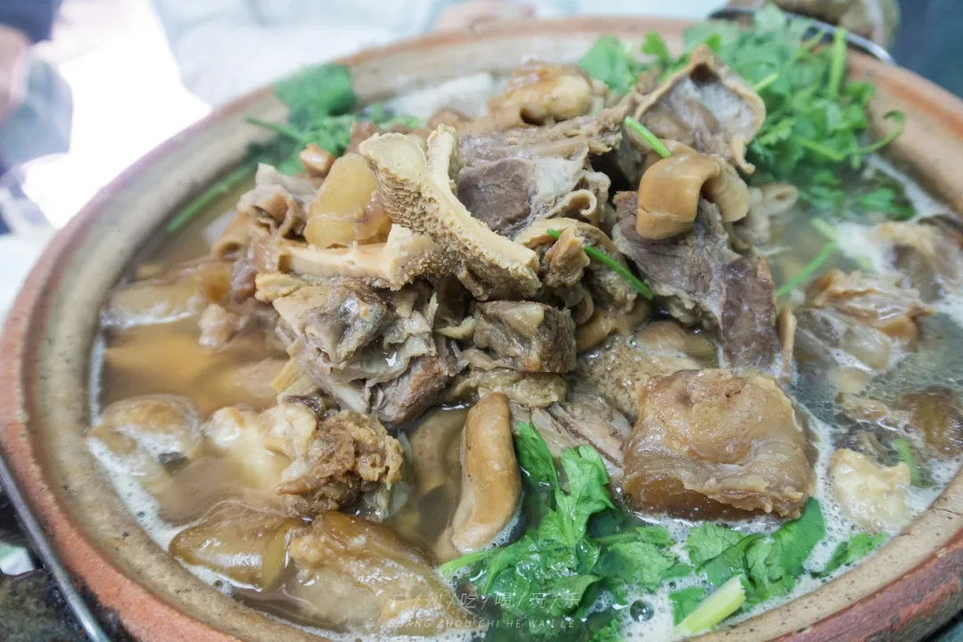人均35 ,龙洞巷子的砂锅牛杂煲,夏天没空调也要吃