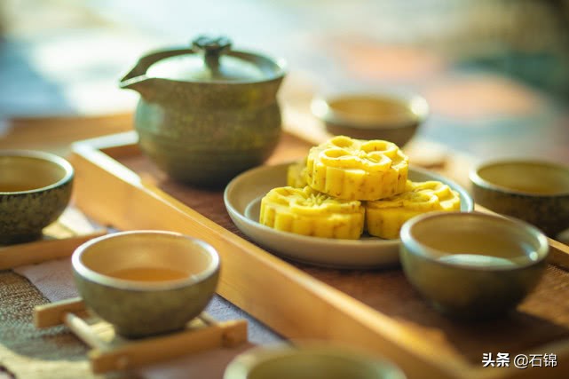 五首淡然唯美诗词：心有美好，所见皆风景