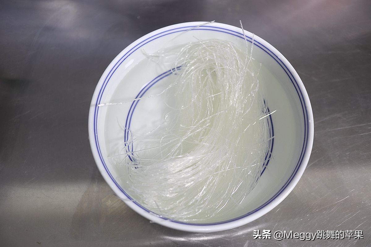 自制的鱼丸Q弹洁白，2道家常鱼丸汤，比饭店的还营养好喝实惠