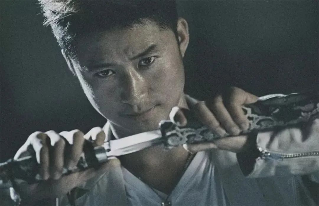 吴京在香港的黑暗经历，被改编成了电影，内地上映时删减19分钟