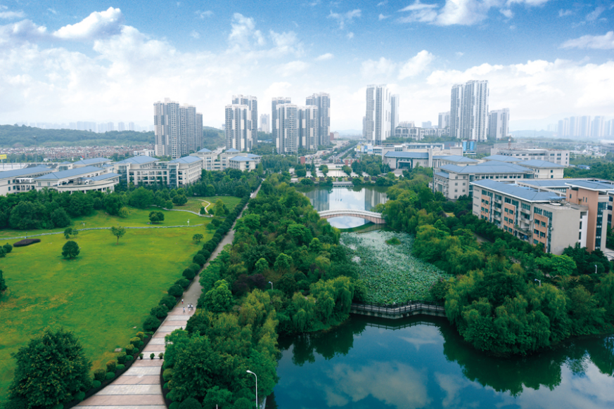 它是新中国最早成立的高等师范学校之一，坐落于重庆，综合实力跃升全国前200强！