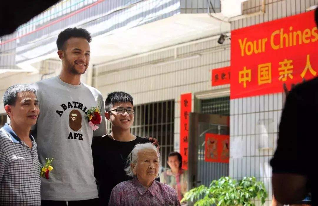 除了林书豪以外（除了林书豪，NBA还有一球员拥有中国血统，曾来中国认祖归宗）