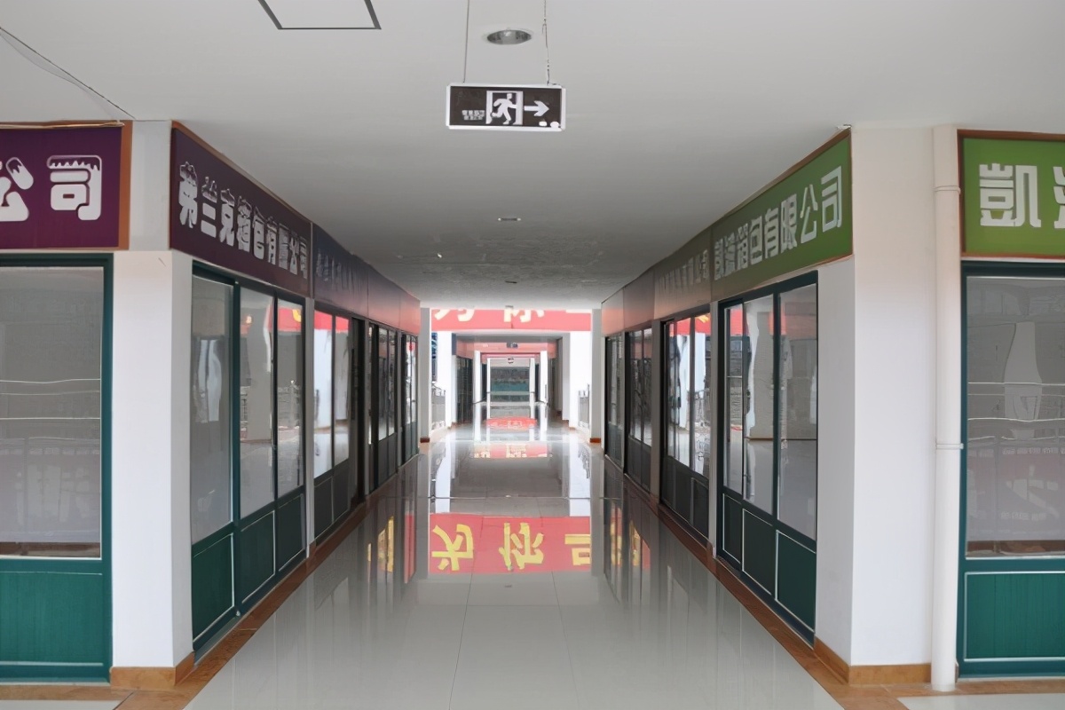 山东一座商贸城“烂尾”，开发商卷款跑路，业主至今未拿到赔偿