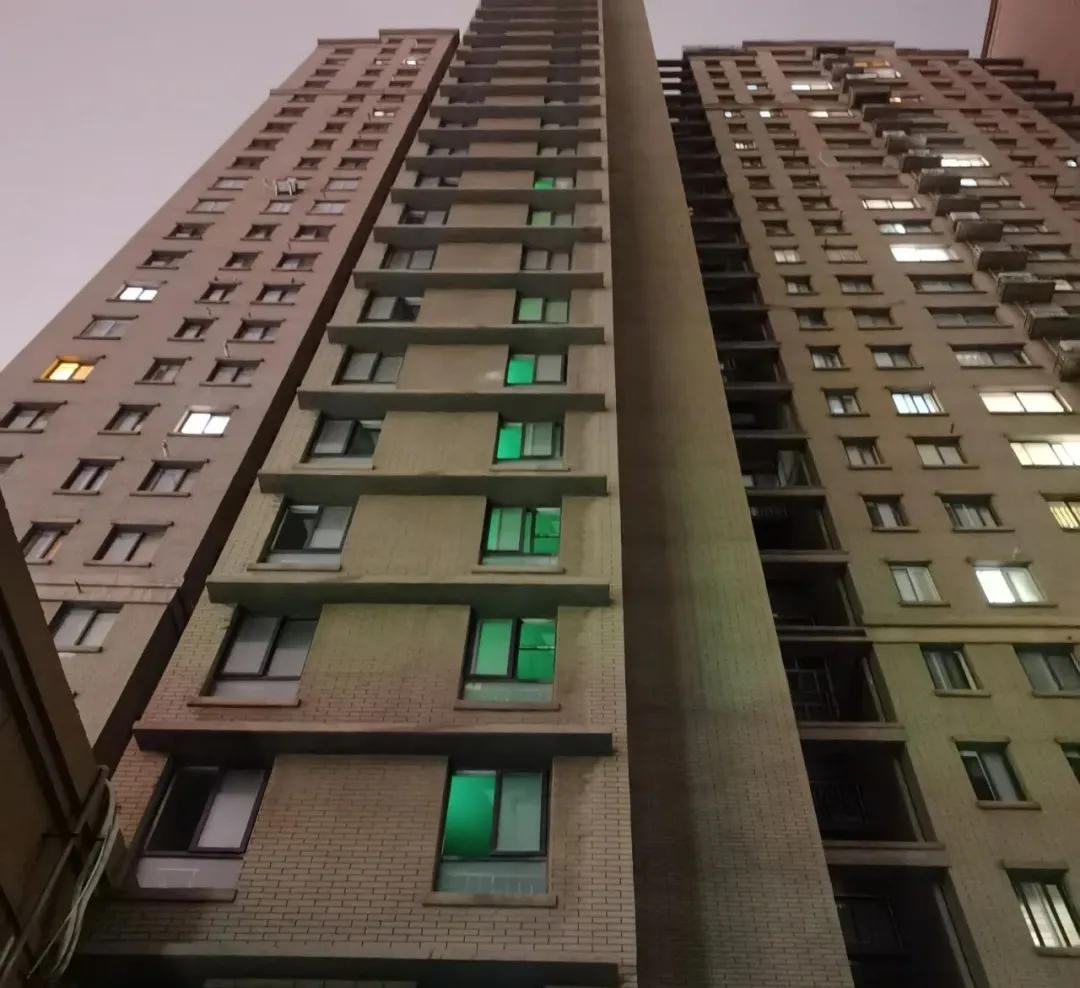 新沂警方破获本市首例高空抛物案!