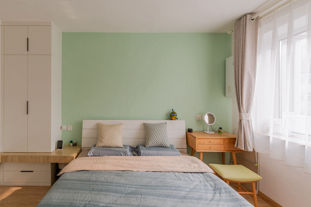 夫妻爆改二手房，80㎡黑暗二居变实用三房，父母同住也不挤，佩服