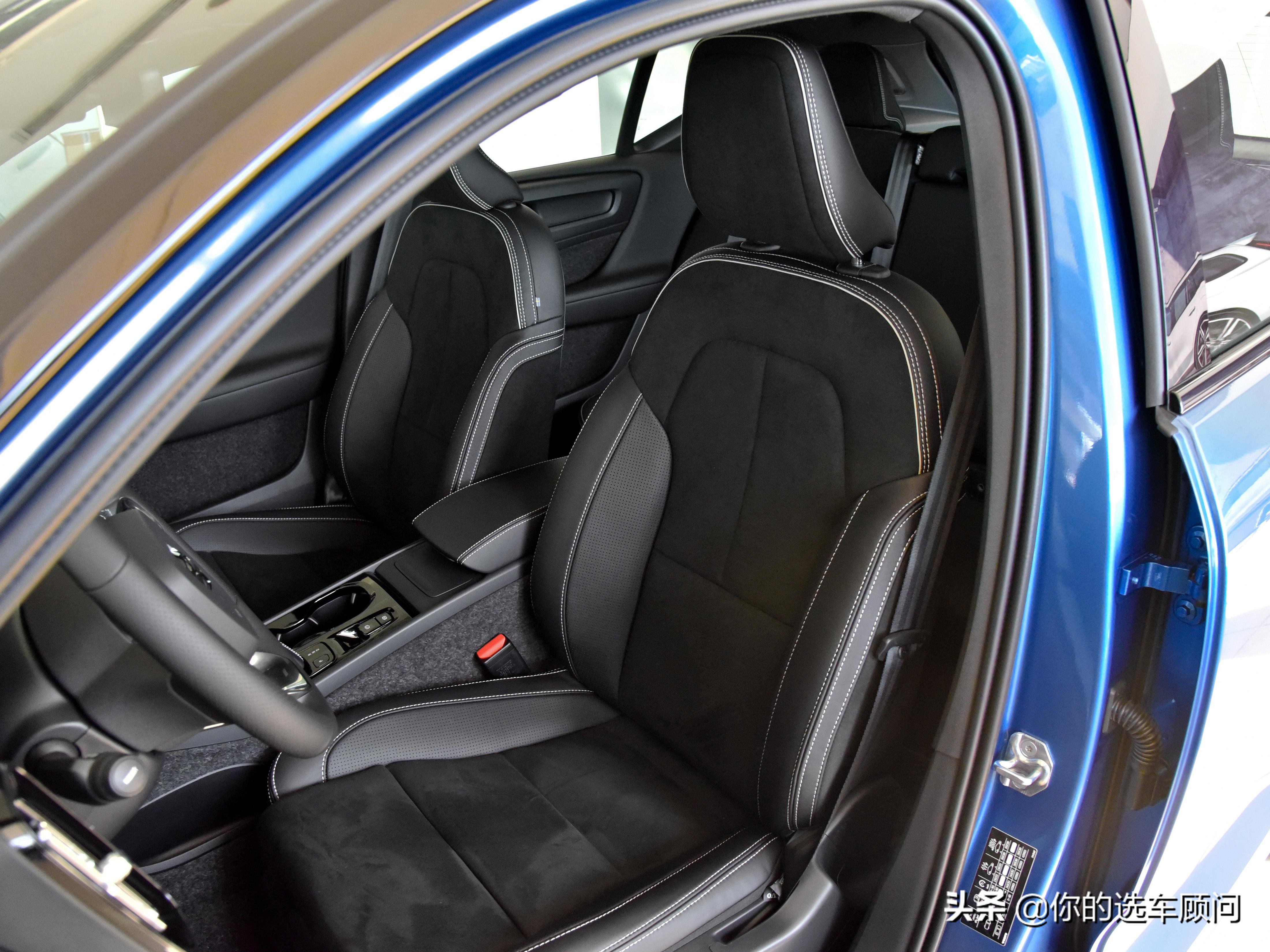 油耗7.4L，配四驱的2.0T低价欧洲豪华品牌SUV，实拍沃尔沃XC40