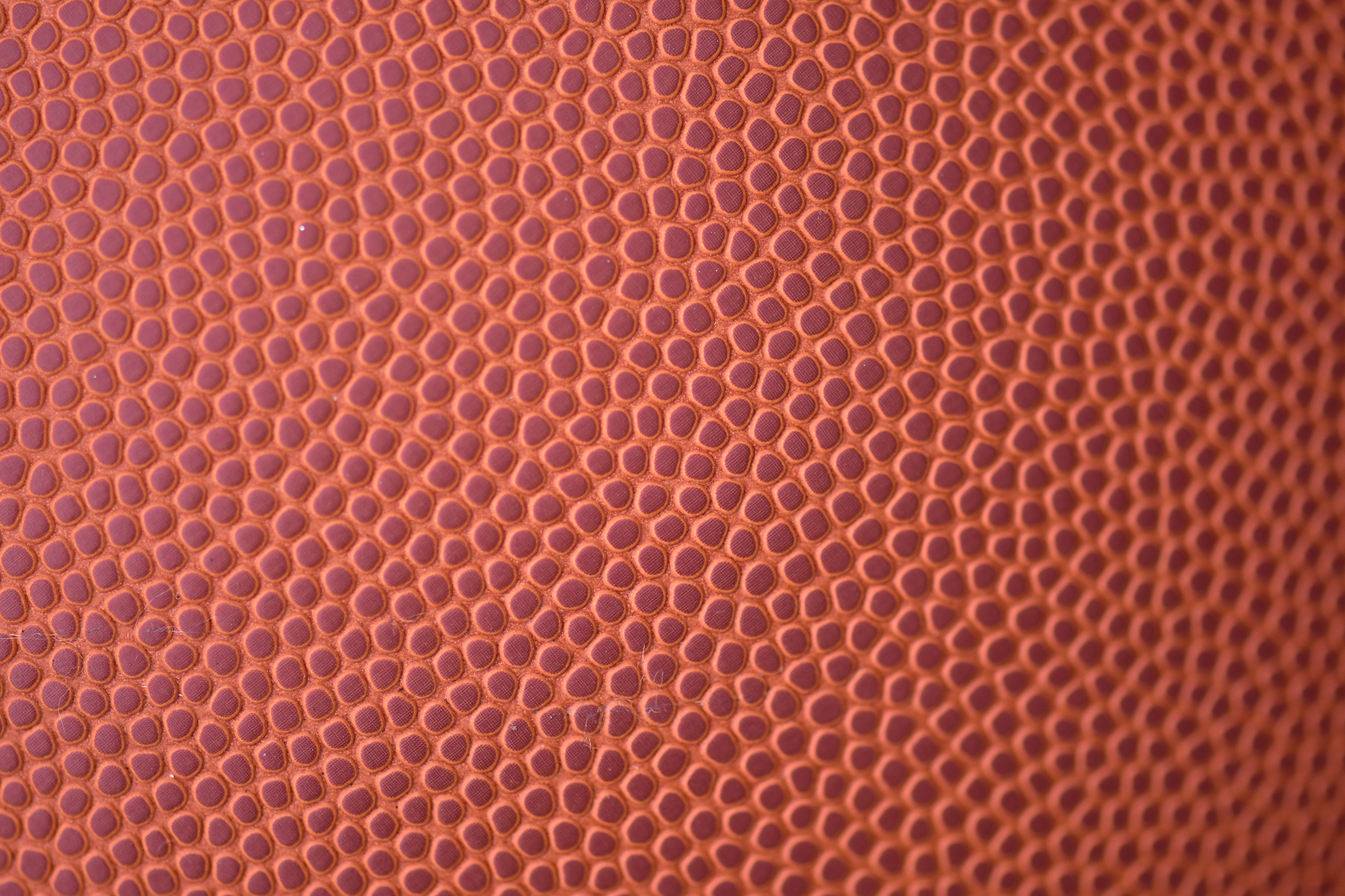 怎么样的篮球是真皮篮球（怎么挑选一个合适的篮球）