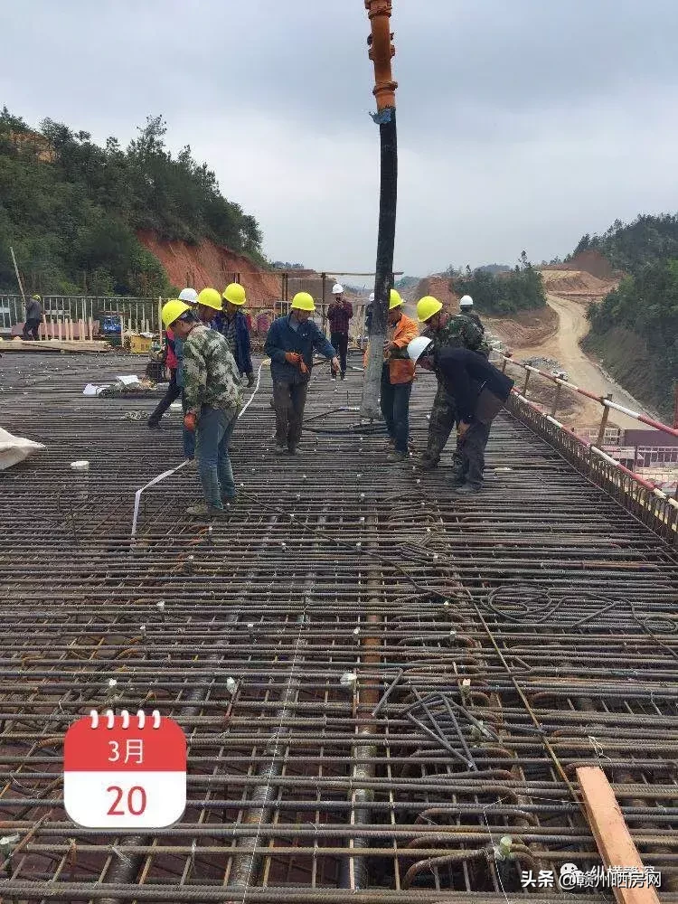 赣深高铁（江西段）三分部首片道岔连续梁浇筑完成