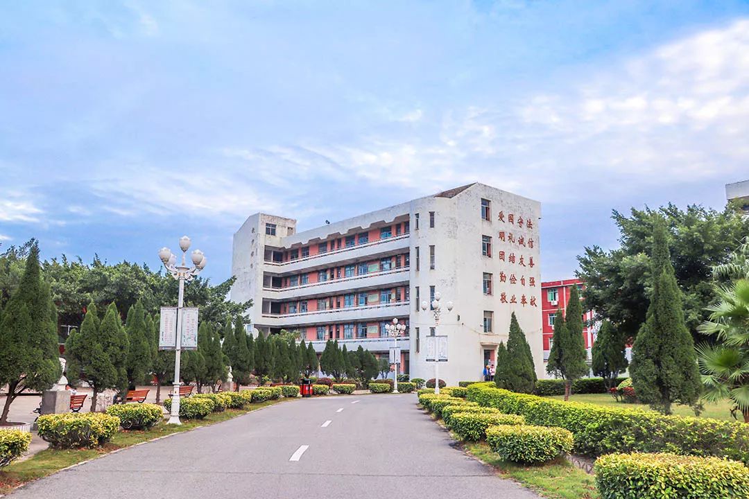 泉州这所中学，办过世界级比赛，还有独立露天游泳池？！厉害了！