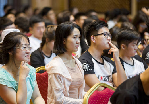 工作后才醒悟，去省外和在省内读大学差别很大，还好选对了