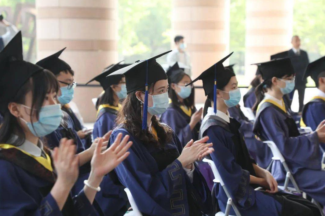 研究生人均“月入过万”？不少过来人坦言：想想就得了，别当真