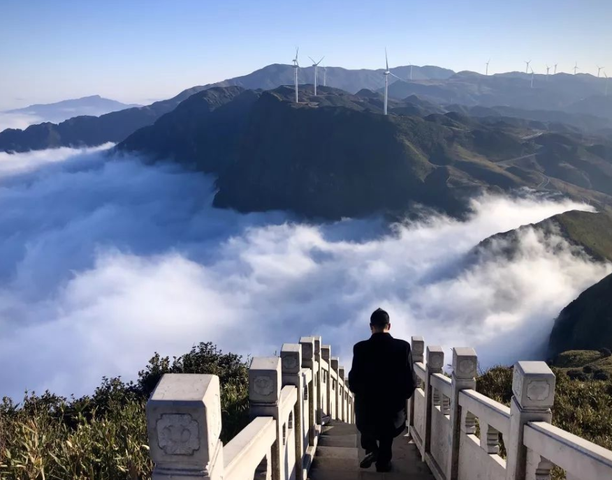 贵州绝佳的自驾避暑胜地，是西南海拔最高的草原，距离市区95公里