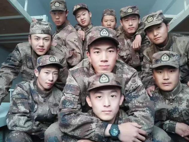 专科生毕业后，大多选择参军入伍，背后的“好处”令本科生羡慕