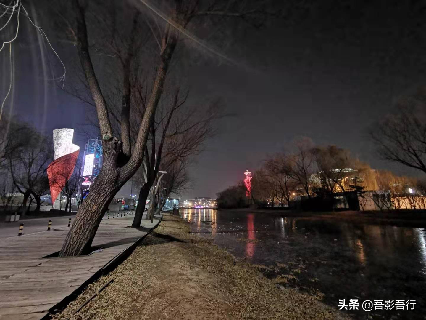 鸟巢夜景视频(太惊艳了！夜幕降临下的北京鸟巢，宛如一颗皇冠一样金光灿烂)