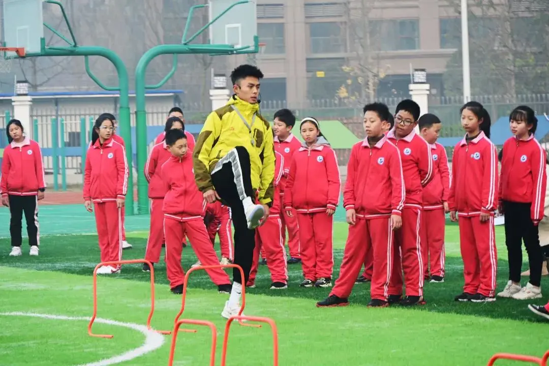 创校20年的这所学校，凭什么“出圈”？