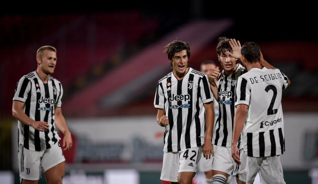 若热将在周四到达都灵城报道（尤文战胜蒙扎捧起贝卢斯科尼杯，桑托斯锋线新星将以300万欧加盟）