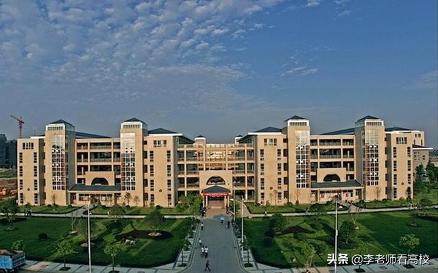 芜湖师范专科学校始建于1958年,刚建立的时候还不叫"芜湖师范专科学校