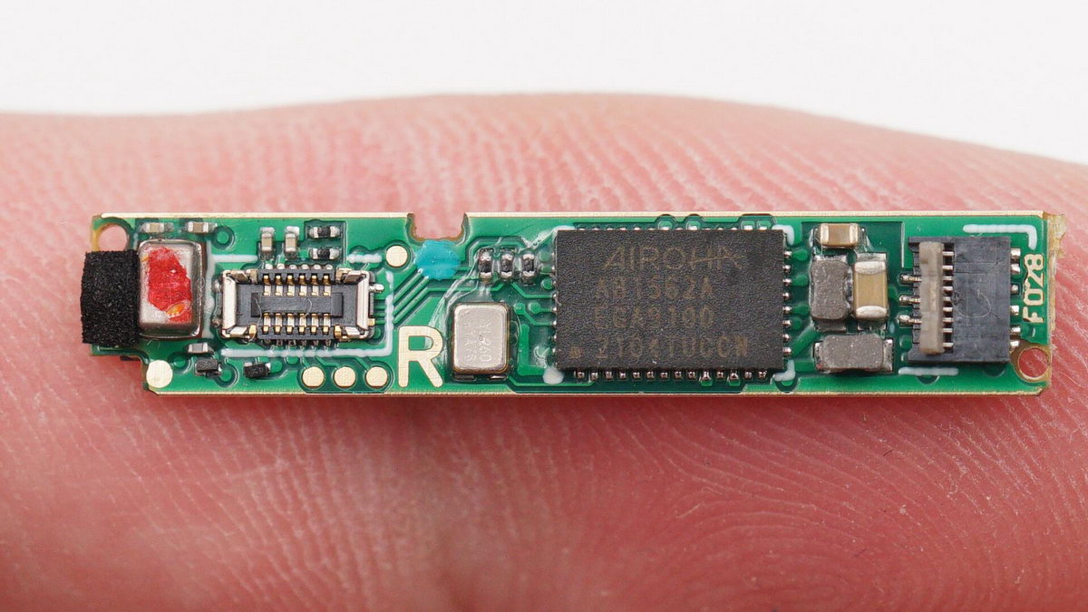 fiil cc pro的主控芯片采用了airoha达发(络达)ab1562a蓝牙音频soc,其